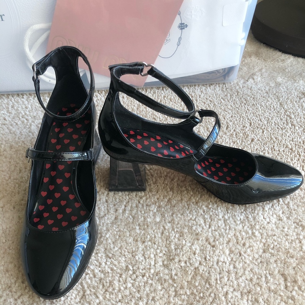 Charles & Keith very cute mary jane shoes